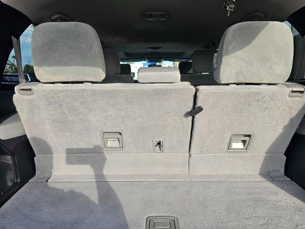 Toyota Sequoia Vehicle Full-screen Gallery Image 42