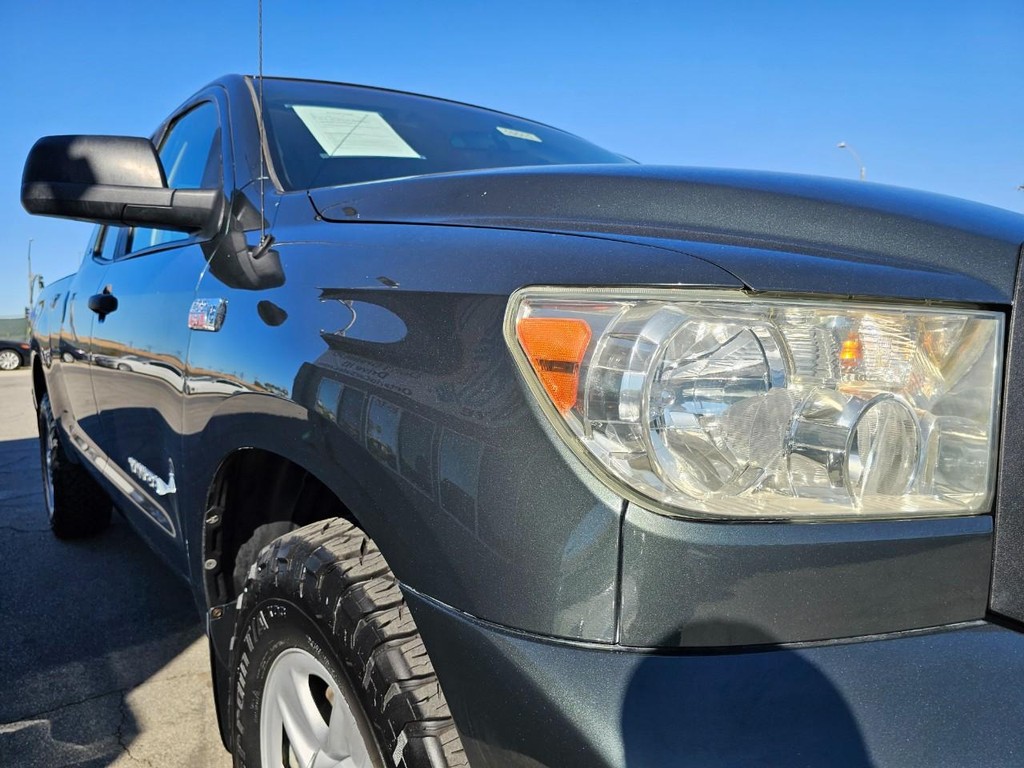 Toyota Tundra 4WD Truck Vehicle Full-screen Gallery Image 10