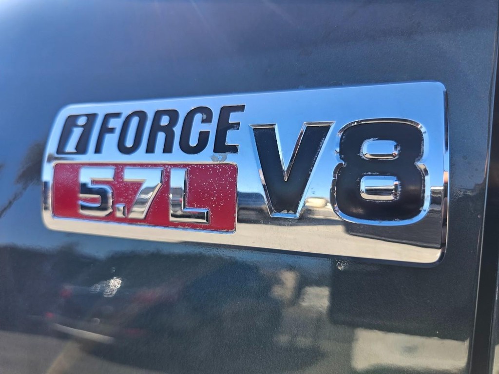 Toyota Tundra 4WD Truck Vehicle Full-screen Gallery Image 16