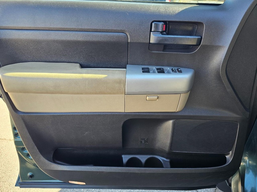 Toyota Tundra 4WD Truck Vehicle Full-screen Gallery Image 19