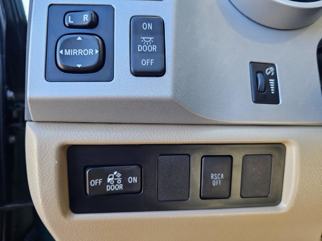 Toyota Tundra 4WD Truck Vehicle Full-screen Gallery Image 21