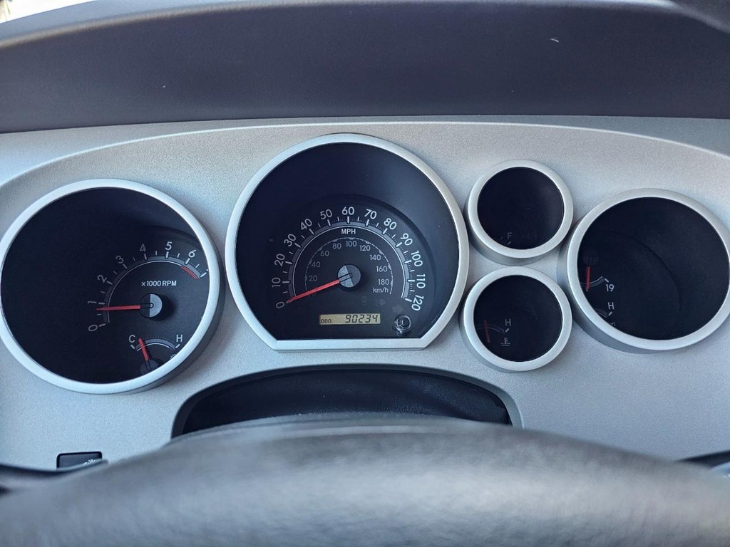 Toyota Tundra 4WD Truck Vehicle Full-screen Gallery Image 24