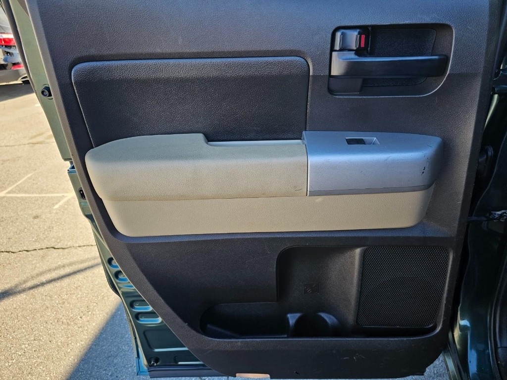 Toyota Tundra 4WD Truck Vehicle Full-screen Gallery Image 25