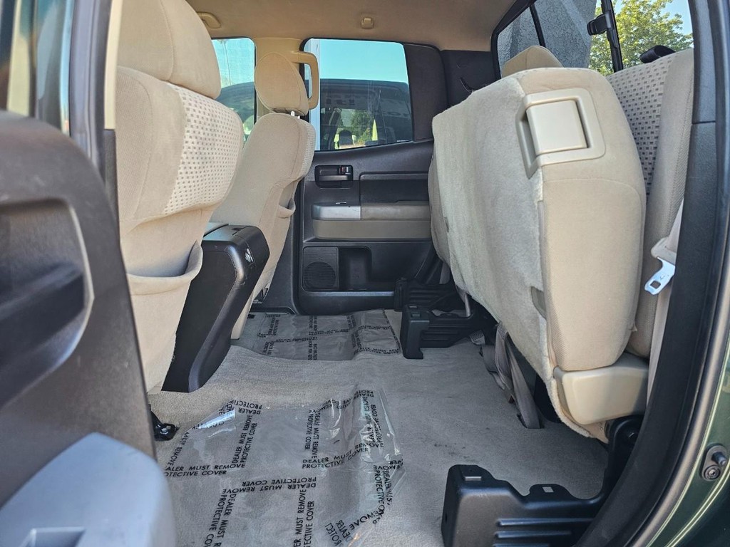 Toyota Tundra 4WD Truck Vehicle Full-screen Gallery Image 26