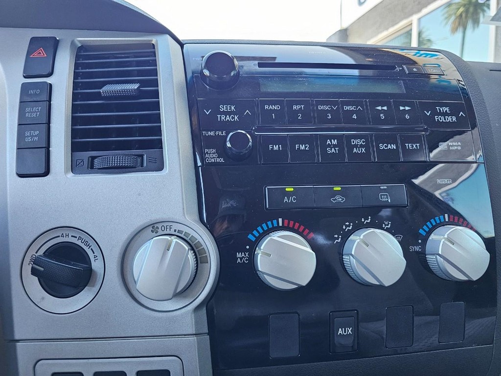 Toyota Tundra 4WD Truck Vehicle Full-screen Gallery Image 33