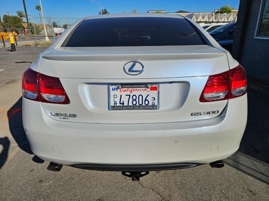 Lexus GS 300 Vehicle Full-screen Gallery Image 5