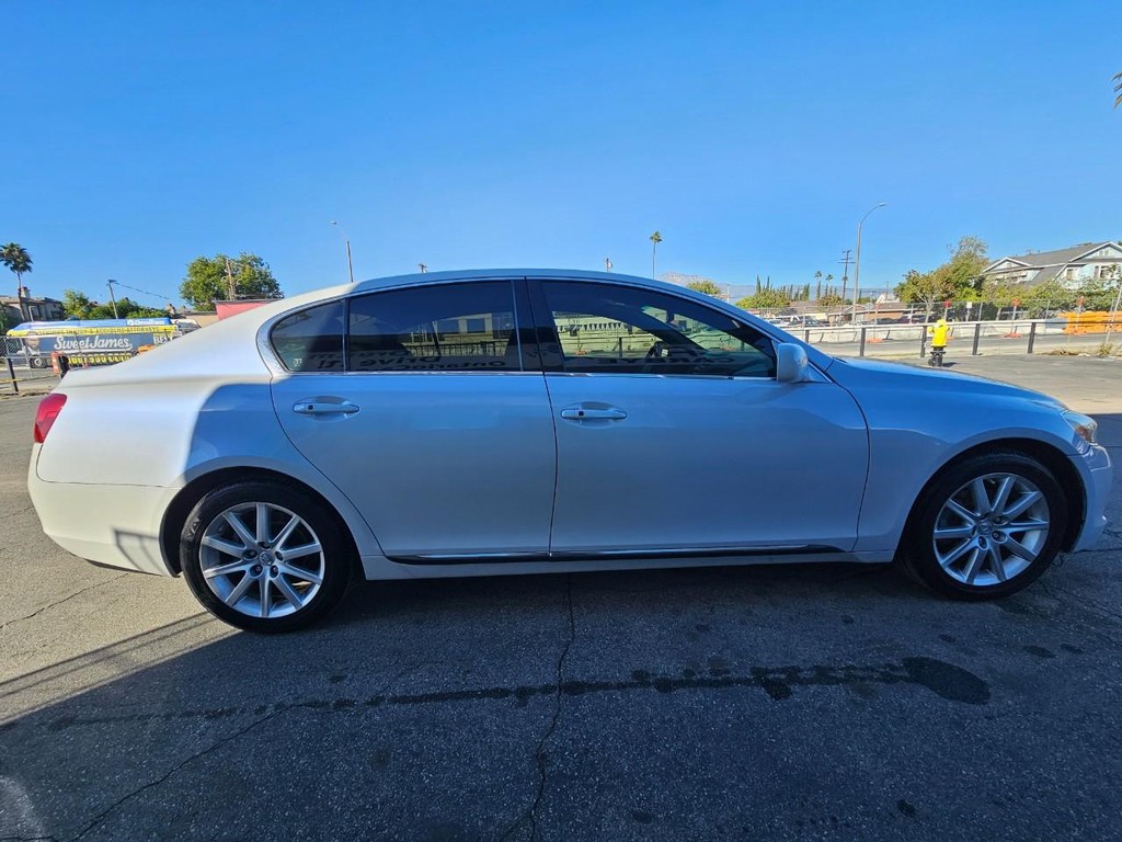 Lexus GS 300 Vehicle Full-screen Gallery Image 7