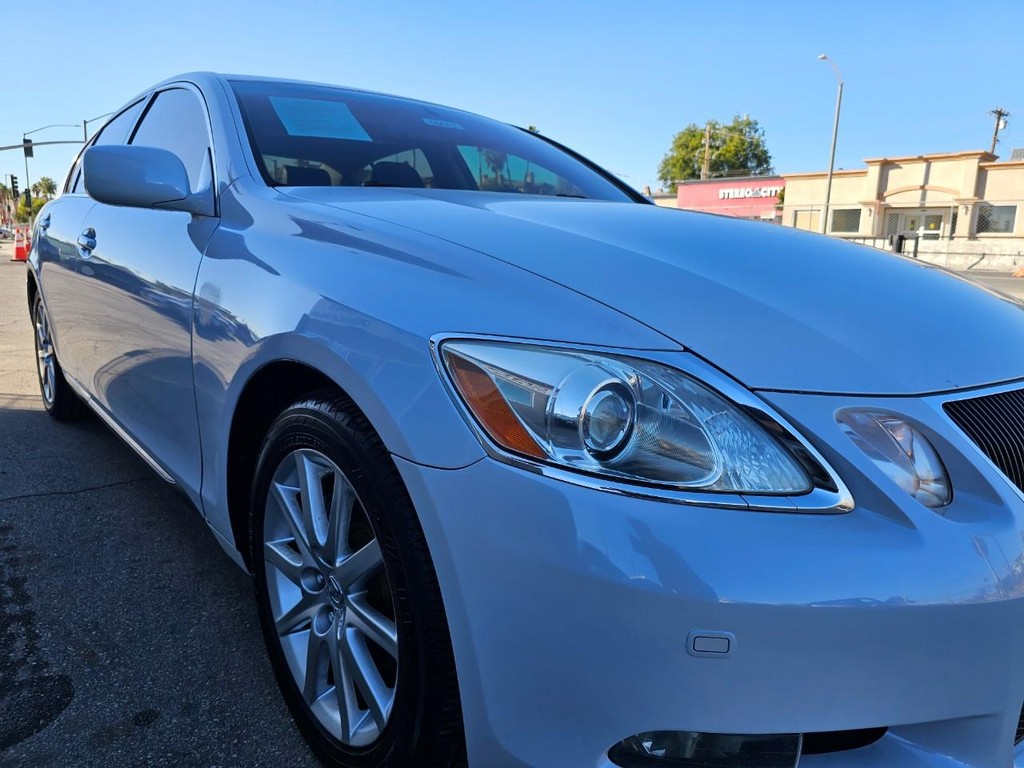 Lexus GS 300 Vehicle Full-screen Gallery Image 10