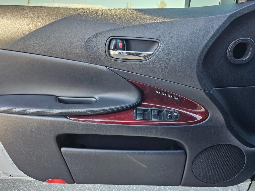 Lexus GS 300 Vehicle Full-screen Gallery Image 18