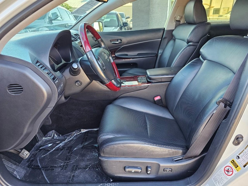 Lexus GS 300 Vehicle Full-screen Gallery Image 19