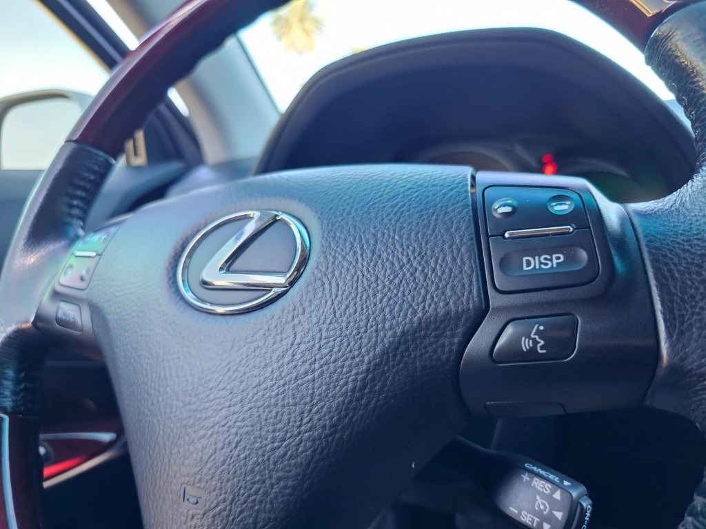 Lexus GS 300 Vehicle Full-screen Gallery Image 22