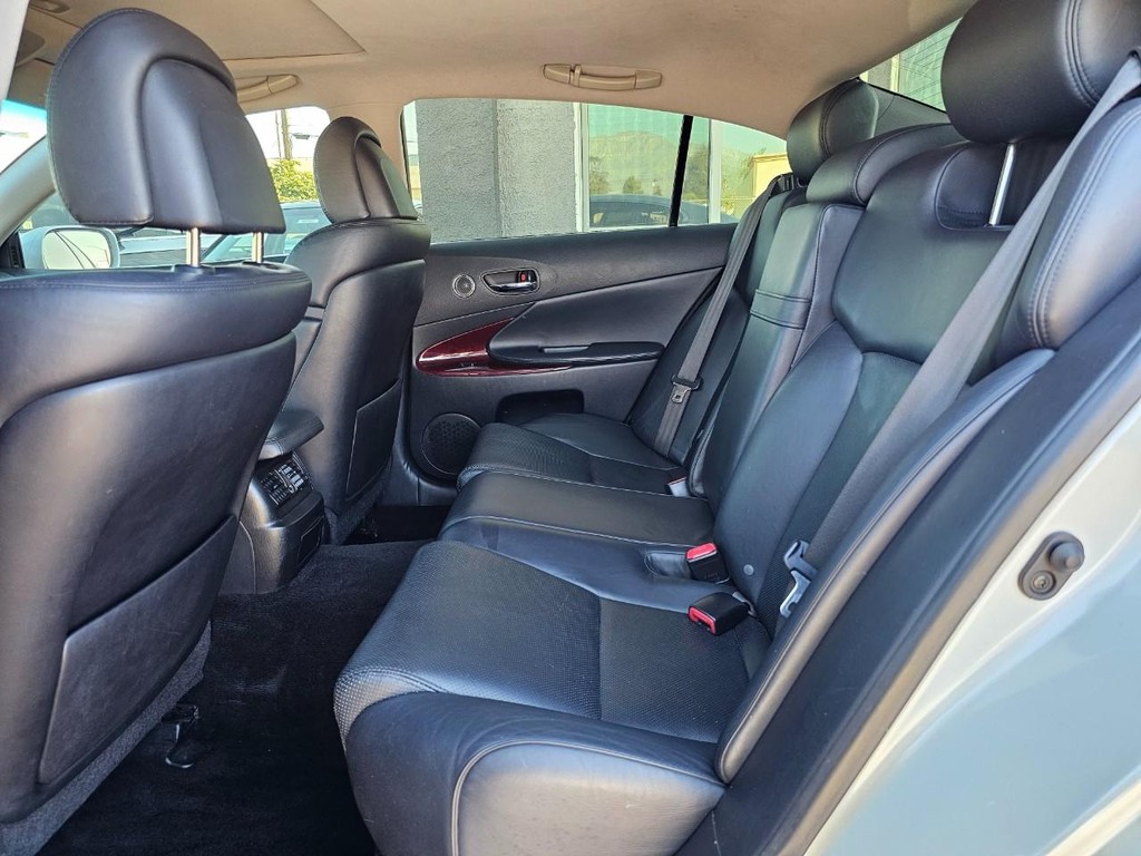 Lexus GS 300 Vehicle Full-screen Gallery Image 27