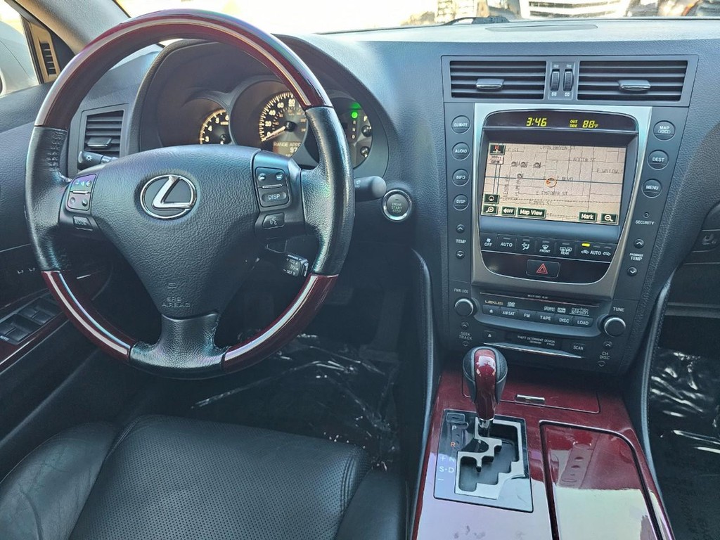 Lexus GS 300 Vehicle Full-screen Gallery Image 29