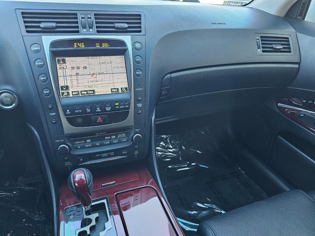 Lexus GS 300 Vehicle Full-screen Gallery Image 30