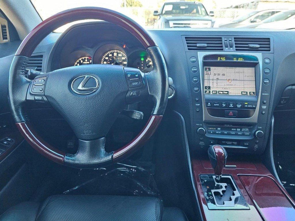 Lexus GS 300 Vehicle Full-screen Gallery Image 31