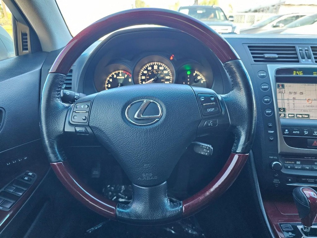 Lexus GS 300 Vehicle Full-screen Gallery Image 32