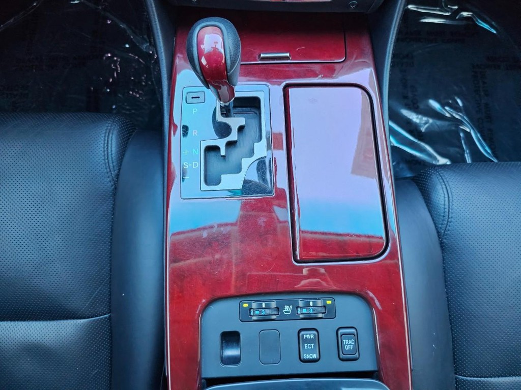 Lexus GS 300 Vehicle Full-screen Gallery Image 33