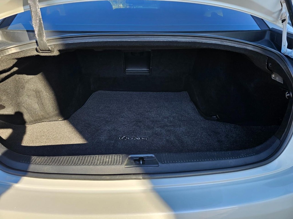 Lexus GS 300 Vehicle Full-screen Gallery Image 36