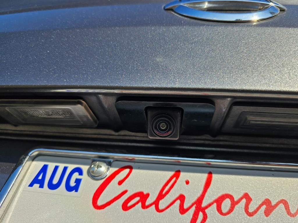 Nissan Altima Vehicle Full-screen Gallery Image 14