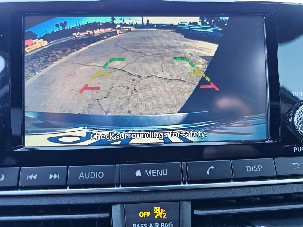 Nissan Altima Vehicle Full-screen Gallery Image 20