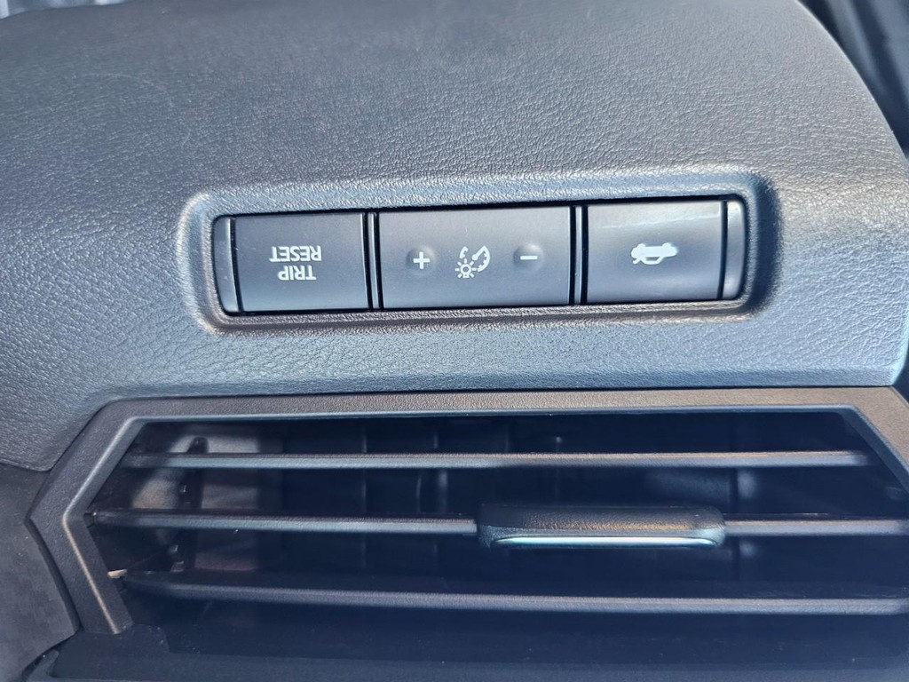 Nissan Altima Vehicle Full-screen Gallery Image 21