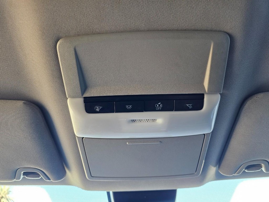 Nissan Altima Vehicle Full-screen Gallery Image 33