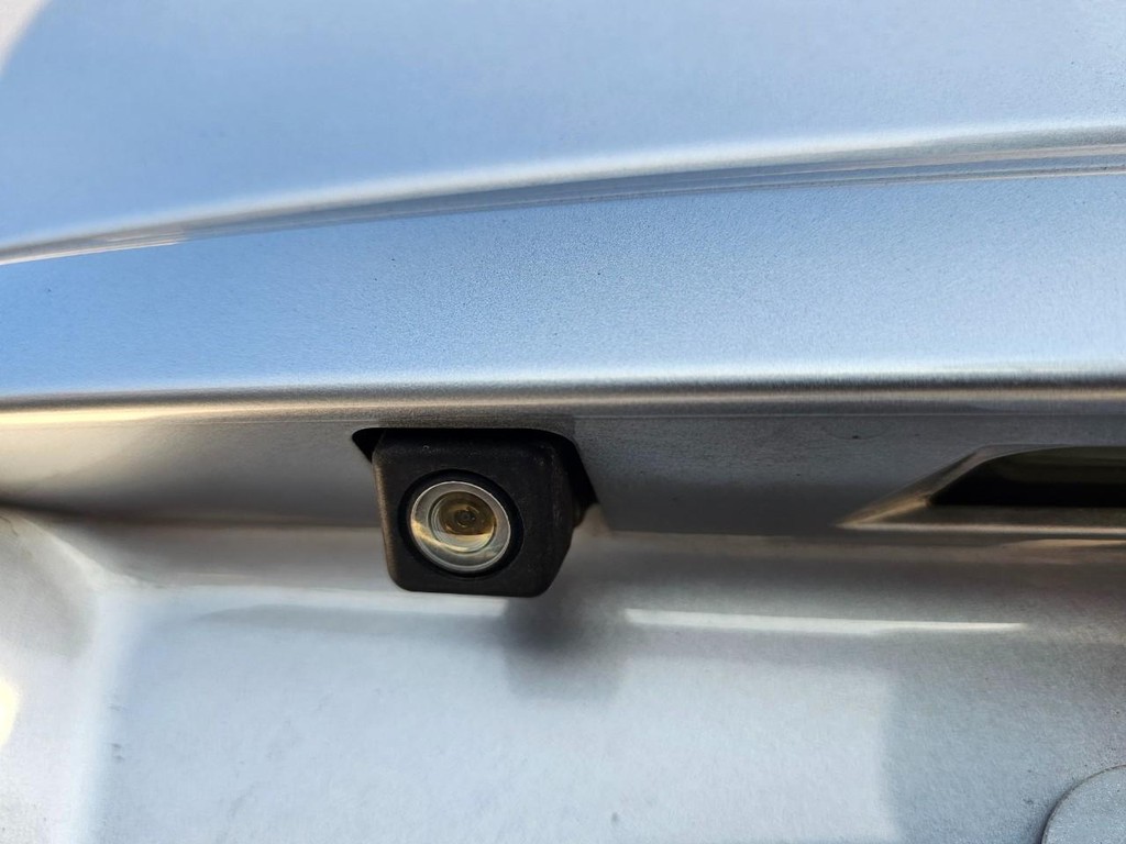 Subaru WRX STI Vehicle Full-screen Gallery Image 15