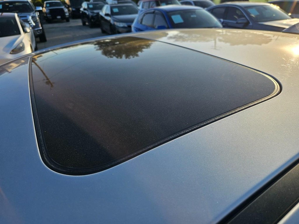 Subaru WRX STI Vehicle Full-screen Gallery Image 18