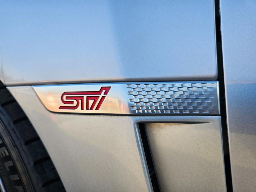 Subaru WRX STI Vehicle Full-screen Gallery Image 19