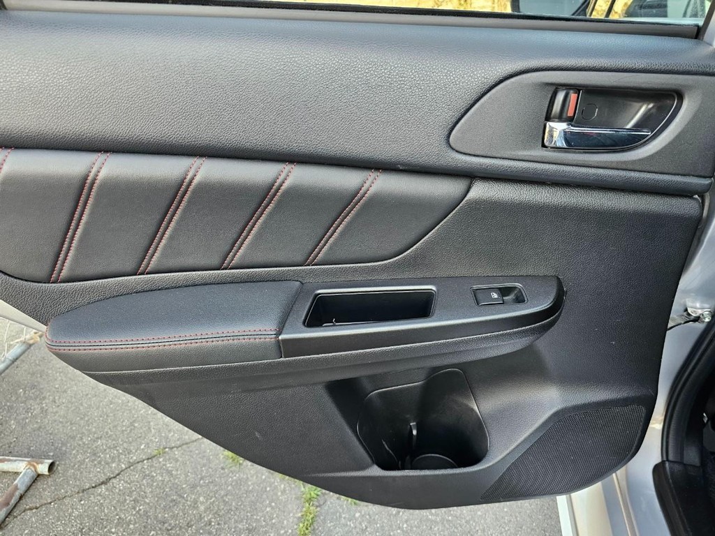 Subaru WRX STI Vehicle Full-screen Gallery Image 28