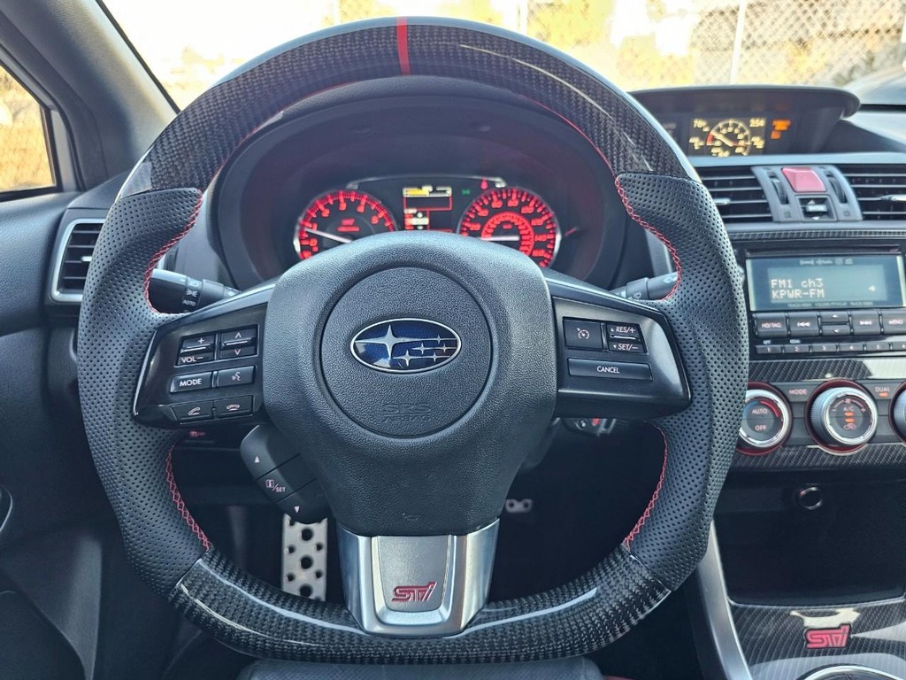 Subaru WRX STI Vehicle Full-screen Gallery Image 32