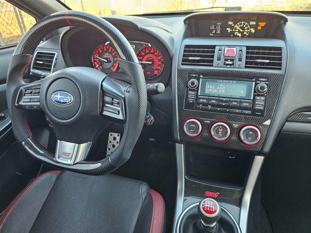 Subaru WRX STI Vehicle Full-screen Gallery Image 33