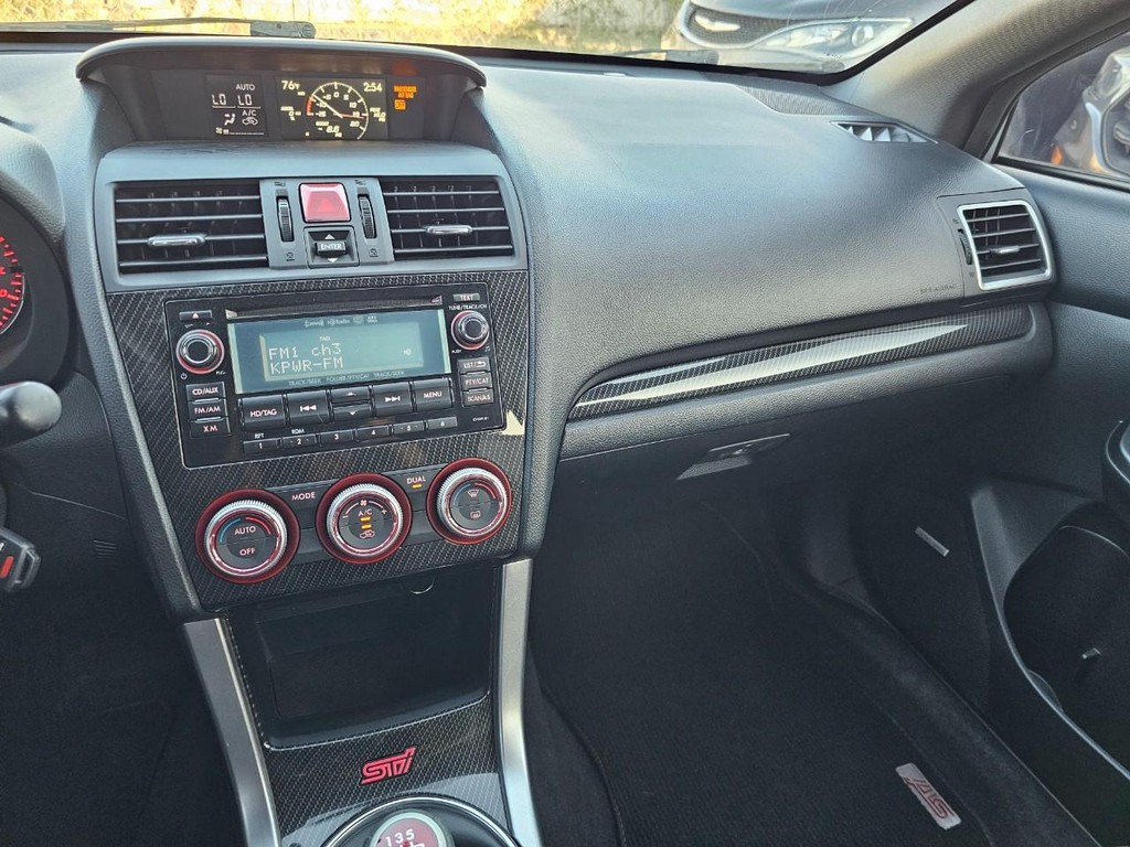 Subaru WRX STI Vehicle Full-screen Gallery Image 34