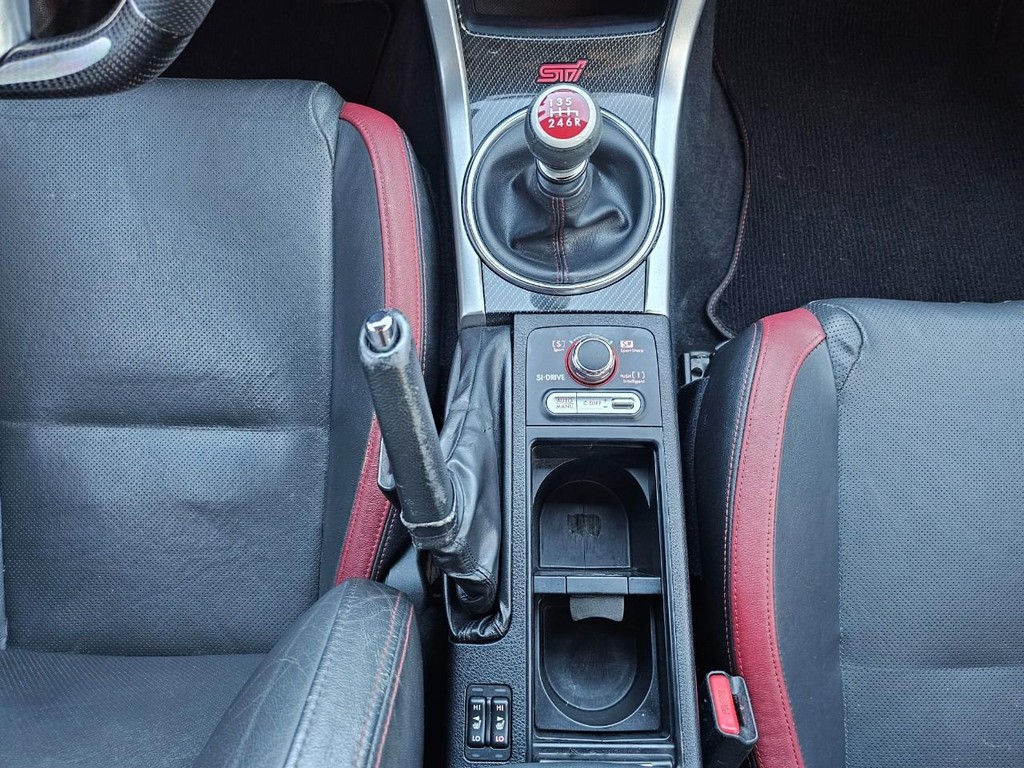 Subaru WRX STI Vehicle Full-screen Gallery Image 35