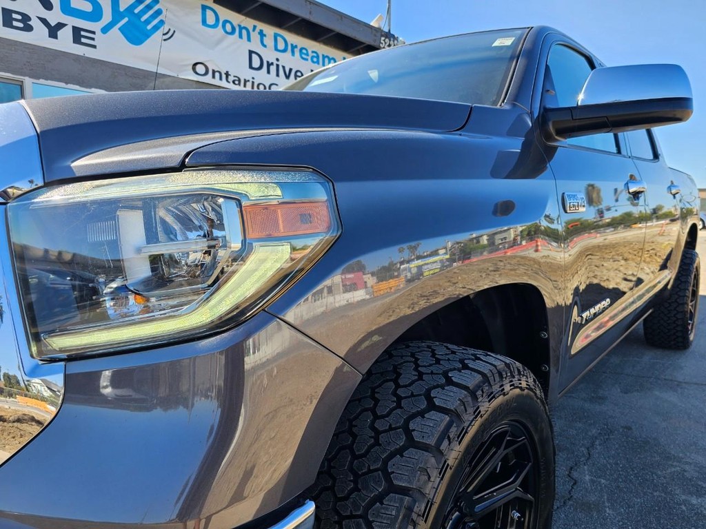 Toyota Tundra 4WD Vehicle Full-screen Gallery Image 11