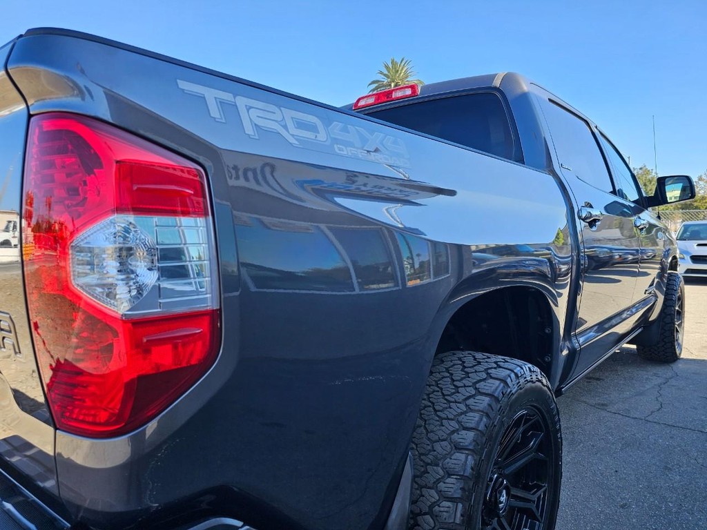Toyota Tundra 4WD Vehicle Full-screen Gallery Image 13