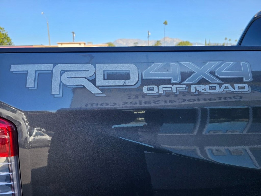 Toyota Tundra 4WD Vehicle Full-screen Gallery Image 14