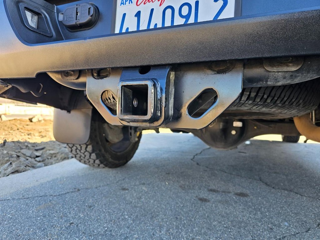 Toyota Tundra 4WD Vehicle Full-screen Gallery Image 16