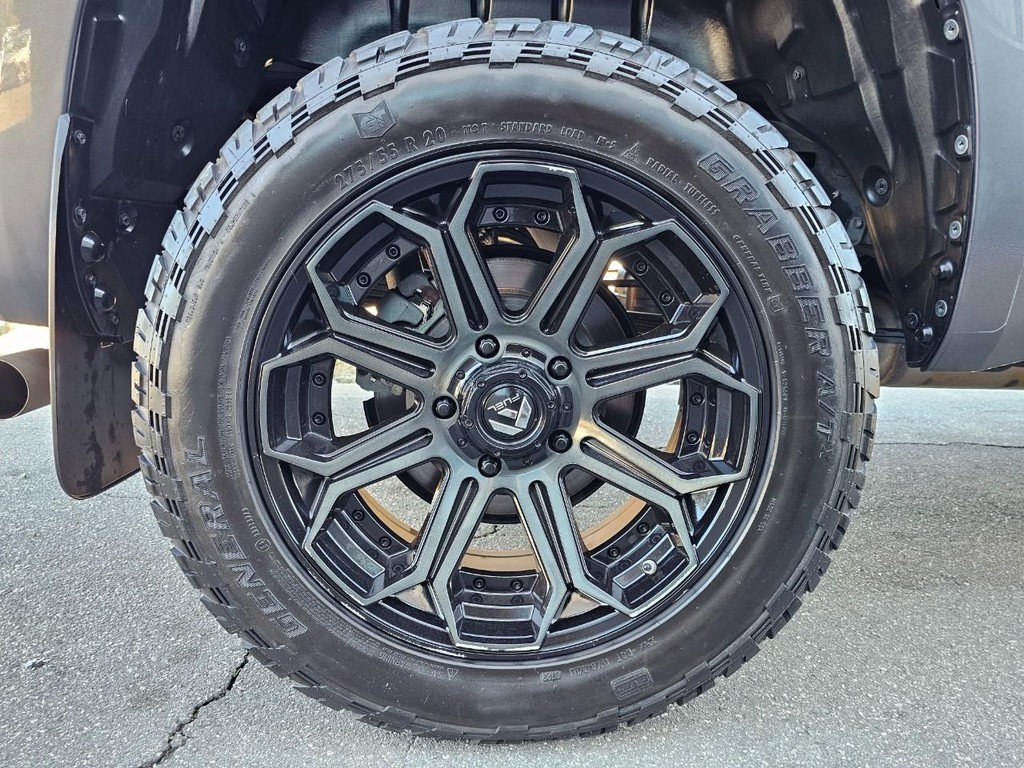 Toyota Tundra 4WD Vehicle Full-screen Gallery Image 19