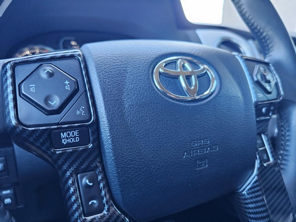 Toyota Tundra 4WD Vehicle Full-screen Gallery Image 26