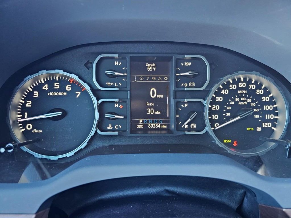 Toyota Tundra 4WD Vehicle Full-screen Gallery Image 28