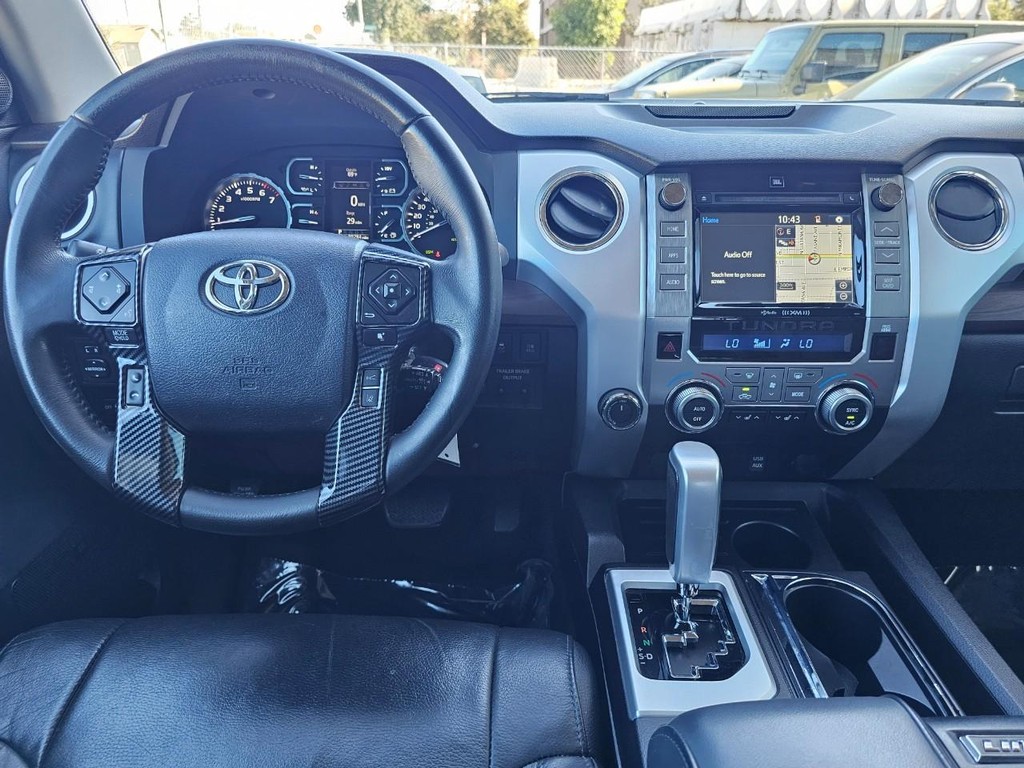 Toyota Tundra 4WD Vehicle Full-screen Gallery Image 35