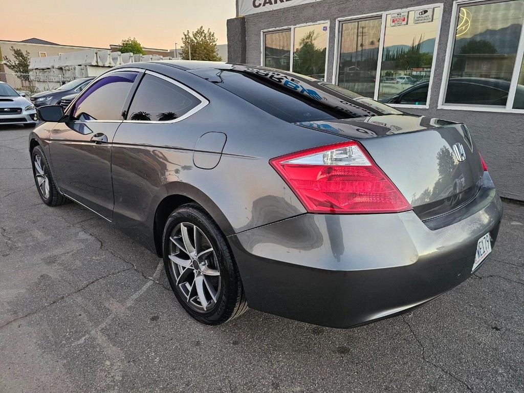 Honda Accord Coupe Vehicle Full-screen Gallery Image 4