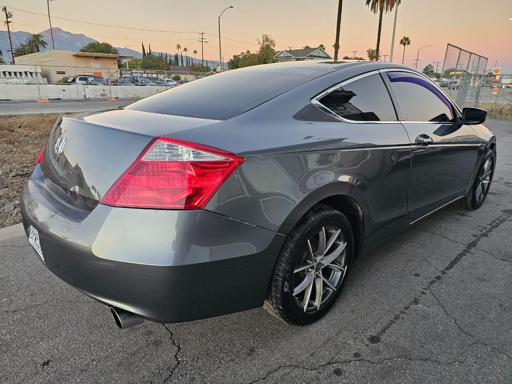 Honda Accord Coupe Vehicle Full-screen Gallery Image 6