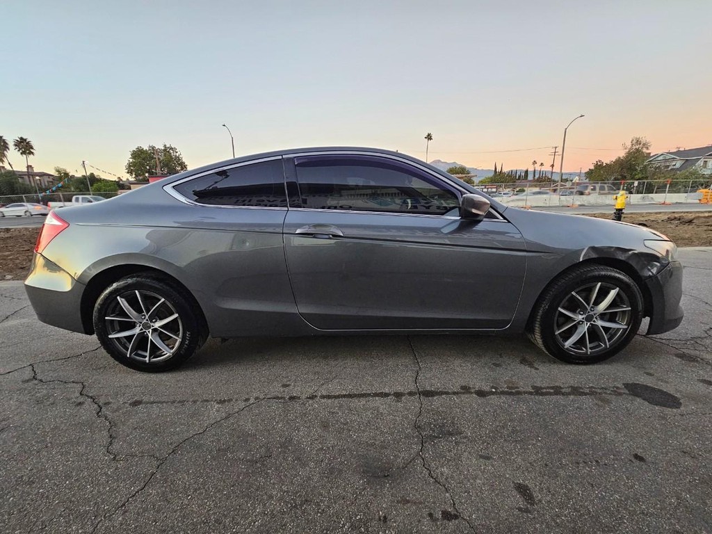 Honda Accord Coupe Vehicle Full-screen Gallery Image 7