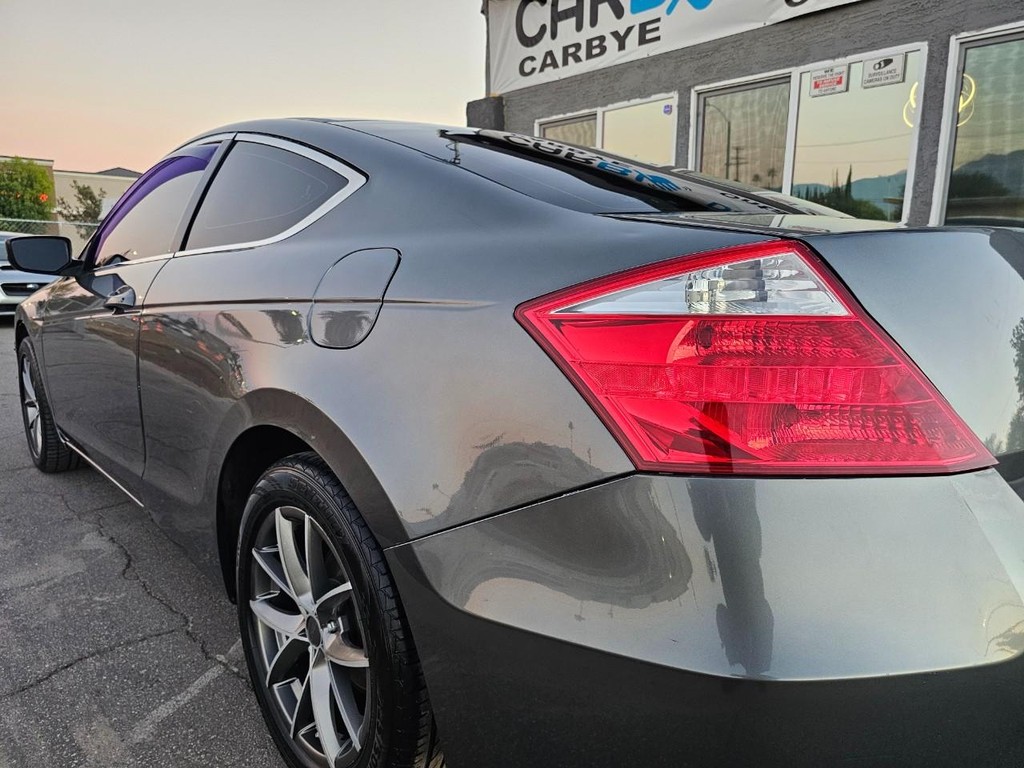 Honda Accord Coupe Vehicle Full-screen Gallery Image 12