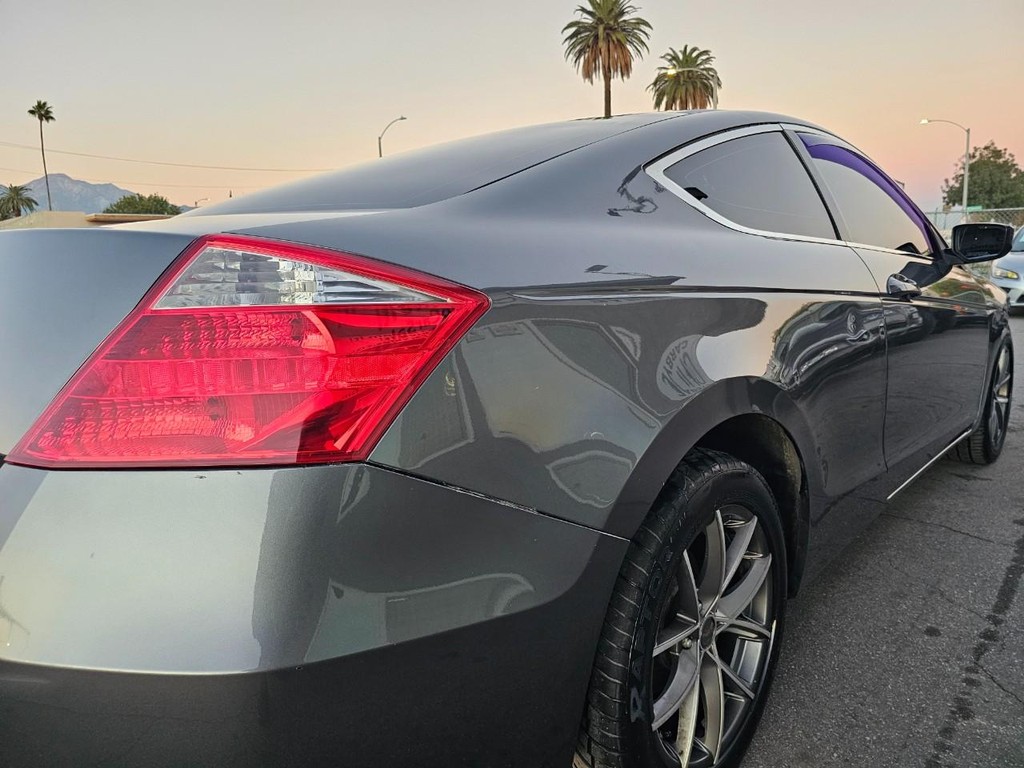 Honda Accord Coupe Vehicle Full-screen Gallery Image 13