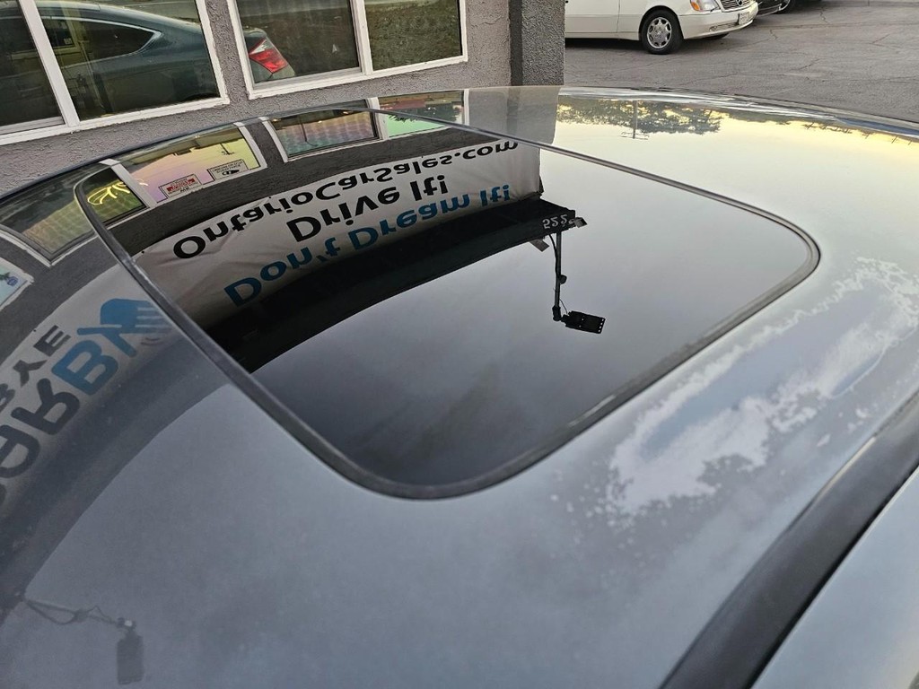 Honda Accord Coupe Vehicle Full-screen Gallery Image 14