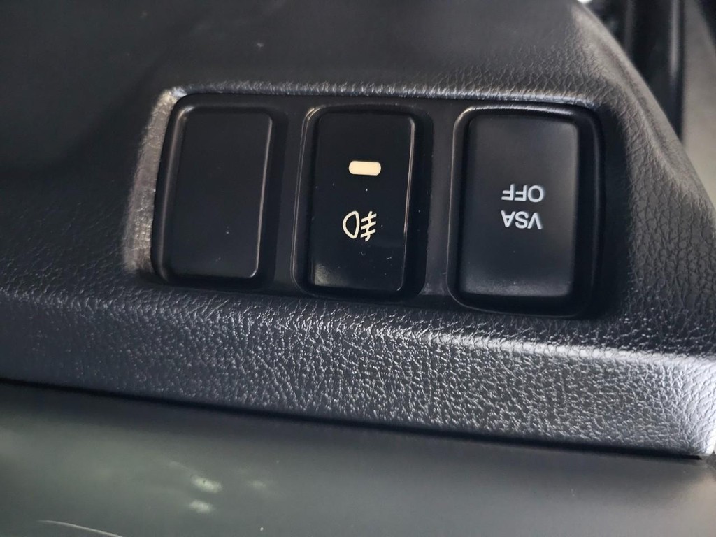 Honda Accord Coupe Vehicle Full-screen Gallery Image 18