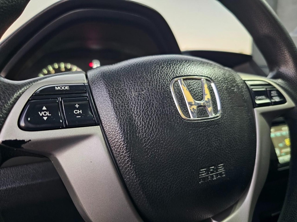Honda Accord Coupe Vehicle Full-screen Gallery Image 19